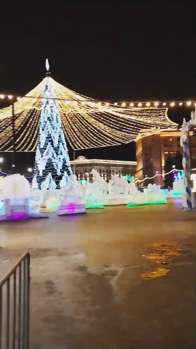 Ледовый городок в Челябинске закрыли. 4 января 2025 смотреть онлайн