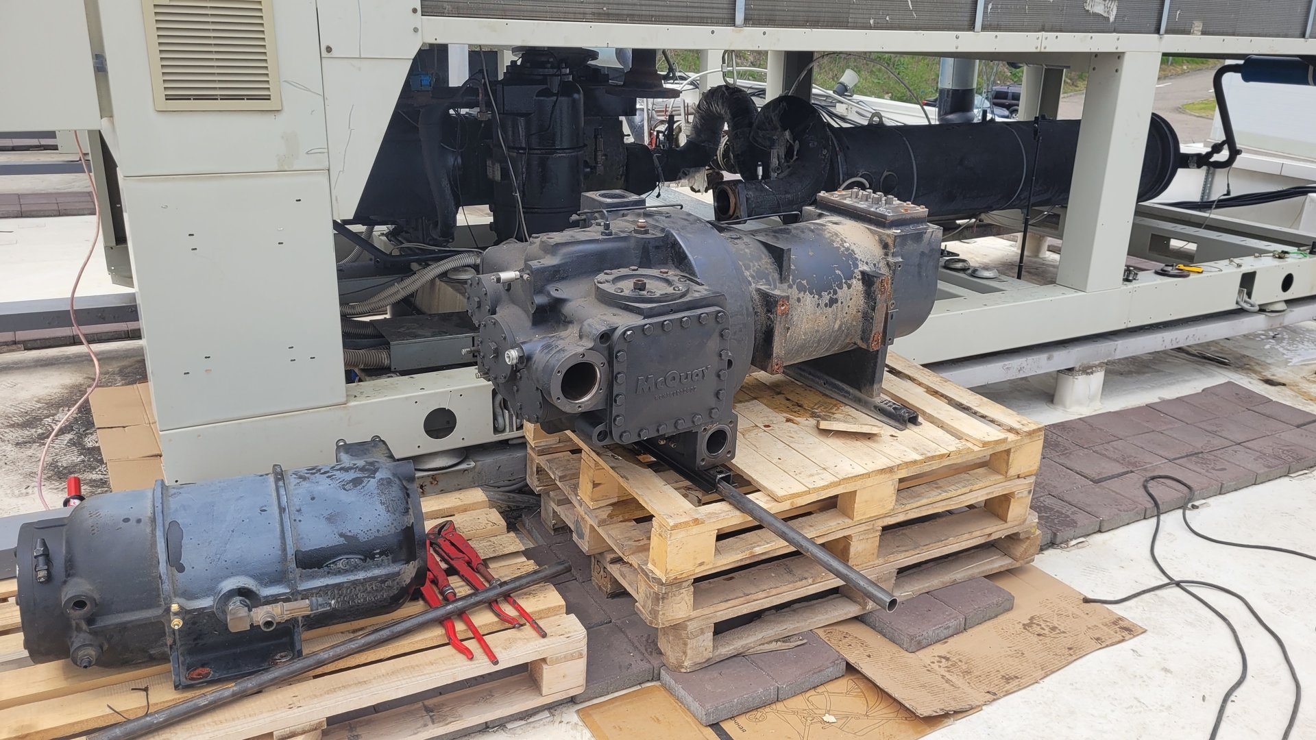 Замена винтового компрессора McQuay