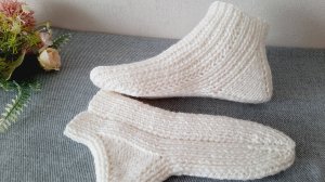 Носки резинкой на двух спицах. / Подробный МК./