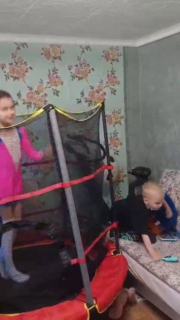 трюки на батуте песней смотреть онлайн