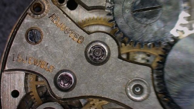 Работа старинного часового механизма