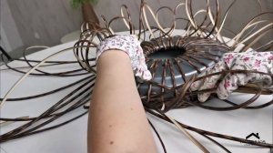 МК венок из ротанга на пластиковой основе из крышки от