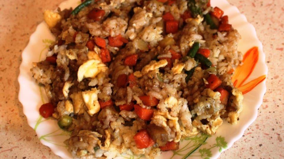 Рис с овощами. Любимое блюдо китайских студентов смотреть онлайн