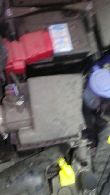 Замена воздушного фильтра Ford Fiesta MK 6