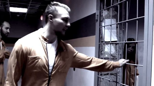 Сади меня на стул, я ухожу смотреть онлайн