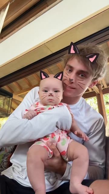 Влад А4 и его дочка Оливия🥹 смотреть онлайн