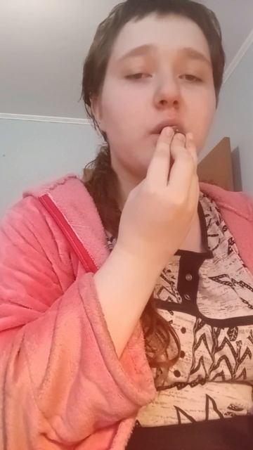 Анна ест шоколадку смотреть онлайн