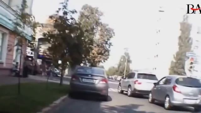 Бабы за рулем!!! Приколы на дорогах!!! Телки на дорогах!!!9631 смотреть онлайн