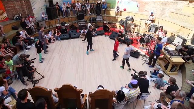 Avrora B-boys vs Comix zone kids \ V1 Festival \ Юниоры 3 на 3 смотреть онлайн