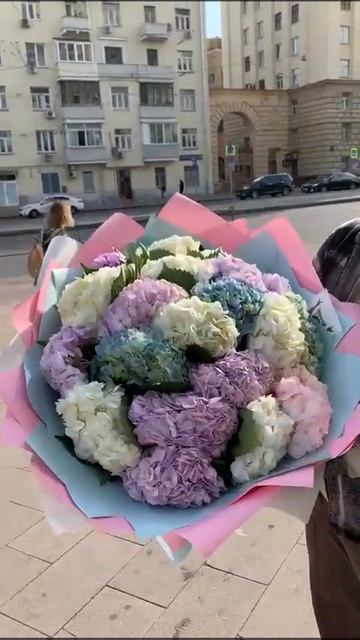 Бутик Цветов работаем 24/7 букет из 19 гортензия 6000 руб д?