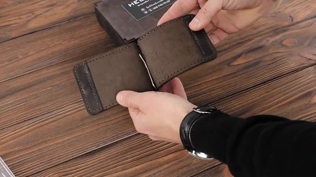 Видеообзор на зажим для купюр / денег из кожи коричневый ручной работы HELFORD (1539231443) смотреть онлайн
