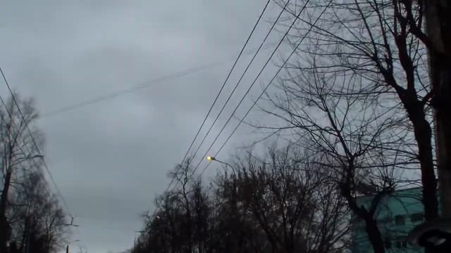 Калуга, горящие среди бела дня фонари на Глаголева смотреть онлайн