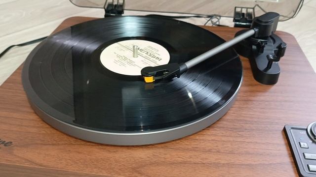 Новинка с автостопом в минималистичном корпусе: Обзор проигрывателя винила Alive Audio Magna Wood смотреть онлайн