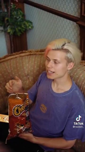 АРТУР БАБИЧ РЕКЛАМА ЧИПСОВ И БЕСПЛАТНЫЕ СТИКЕРЫ | Прик