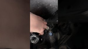 Заміна лампочки ближнього світла на Nissan Leaf