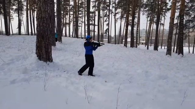 Новогодний лазертаг в лесу смотреть онлайн