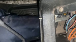 КАК ЗАМЕНИТЬ (ПОДОБРАТЬСЯ) К РЕЛЕ СВЕТА НА ГАЗ 2410 И 31029