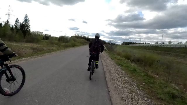 Механизированная Бригада продолжает свое путешествие в Татищево.Обнаружили одинокое дерево в поле. смотреть онлайн