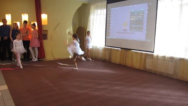 Школа "ЭйдоС". Парад искусств 2016. Гимнастический номер смотреть онлайн