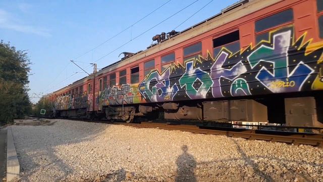 ЕМВ 32 серия с ПВ 40116/7 на спирка Русе - Товарна гара смотреть онлайн
