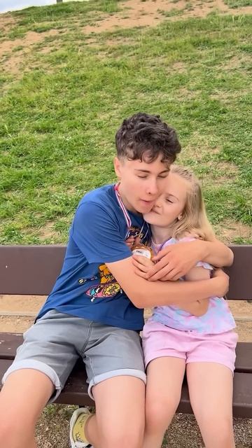 Жадный брат VS Лучшая сестра #shorts