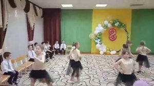 Танец девочек "Мамина принцесса".подготовительная группа.8 Марта 2024.