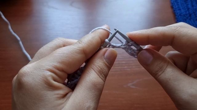 Пышный узор сетка - резинка спицами по модели Брунелло Кучинелли смотреть онлайн