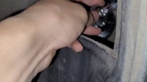 Замена правой лампочки ближнего света Opel Astra H 2013