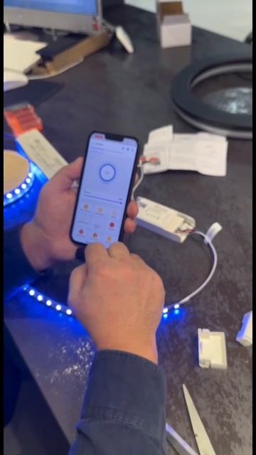Управляем светодиодной лентой со смартфона. Обращайт? смотреть онлайн