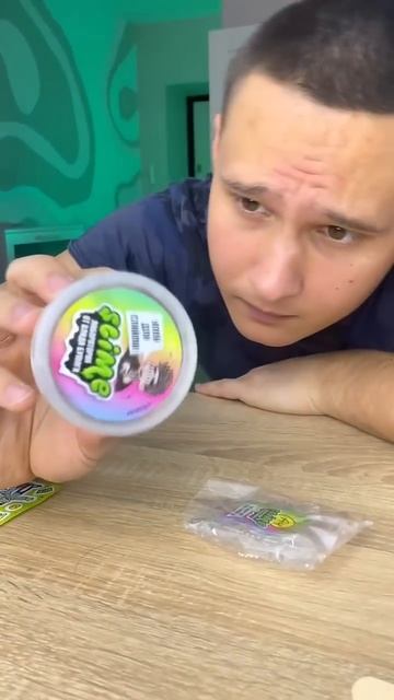 СЛАЙМ ОТ А4 СВЕТИТСЯ В ТЕМНОТЕ?💡🤔 #shorts смотреть онлайн