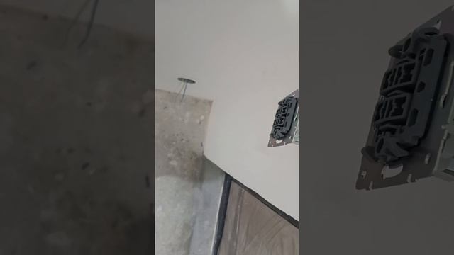 Как подключить проходной двухклавишный выключатель Le смотреть онлайн