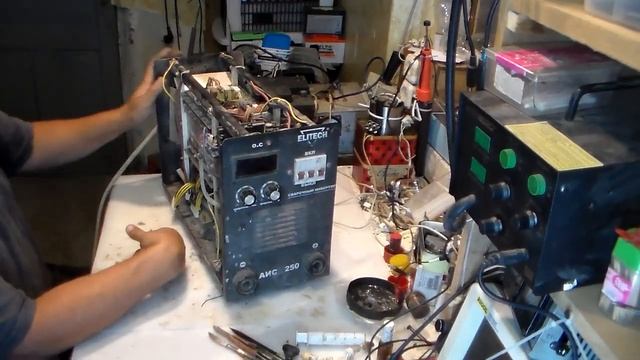 Сварочный инвертор ELITECH АИС 250 смотреть онлайн