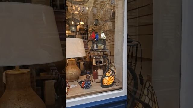 Светильники в стиле "Тиффани" в парижской витрине смотреть онлайн