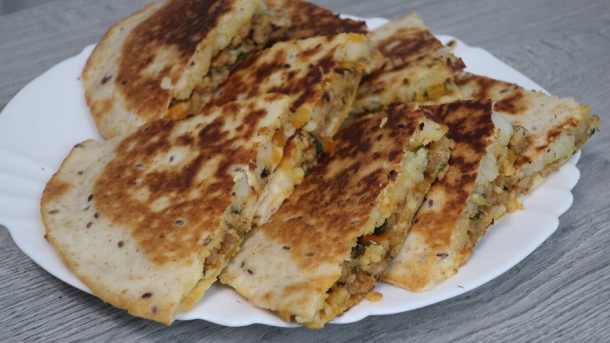 Сытная лепешка с фаршем на завтрак смотреть онлайн