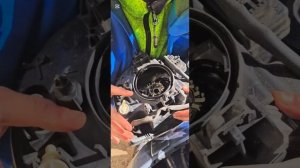 Замена лампочки передней фары ближнего света VOLVO XC90, 200