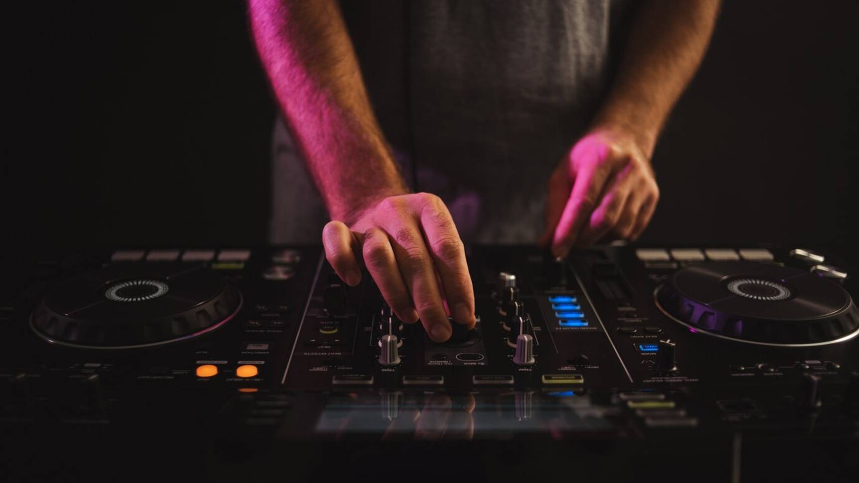 DJ DynamiX - FutureHouse (11-05-2025)