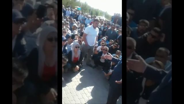 В Жанаозене несколько сотен человек вышли на акцию пр?
