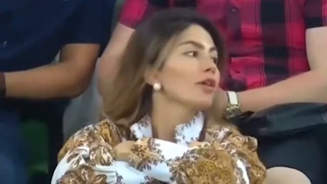 Арабский комментатор увидел российскую болельщицу во время трансляции, отвлёкся от футбола и пел смотреть онлайн