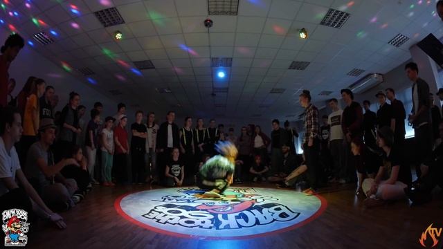 БИТ BackToThe90s Popping Juniors 1/4 - Заяц vs. Катя Добрина смотреть онлайн