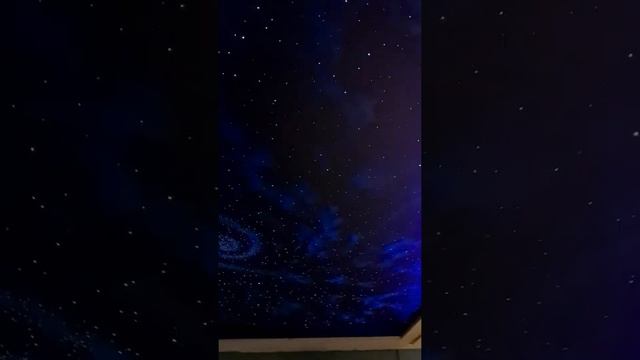 Потолок звездное небо в домашнем кинотеатре. 