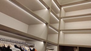 Светодиодная подсветка гардеробной витрины