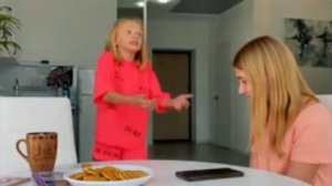 Мажорка издеваться над подругой