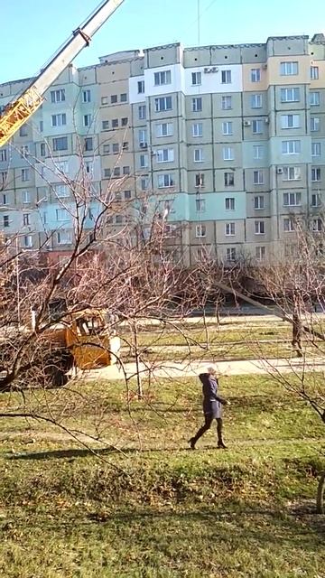 Убирают старые фонари (Полтава, левада, бульвар Б. Хме смотреть онлайн