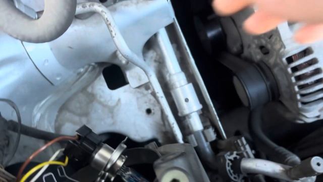 Замена ламп ближнего/дальнего света на Skoda Fabia 2 2008 (Шко?