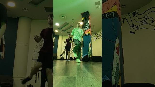 Немного с тренировки по шаффл дэнс. 3 связки. Погнали👍👍👍 смотреть онлайн