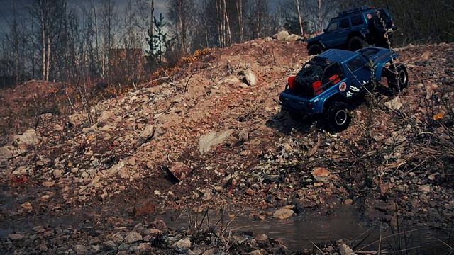 Радиоуправляемые хобби приключения Crossrc 4x4 модели EMO X Jeep Wrangler против X2 Cherokee смотреть онлайн