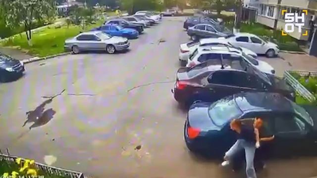 Школьник спас девушку, которую пытался похитить «ценный специалист» в Ростовской области смотреть онлайн