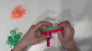 Плетение браслета колосок из резинок на рогатке для начинающих