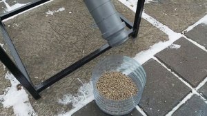 Работа автоматической кормушки для кур с типовыми бун