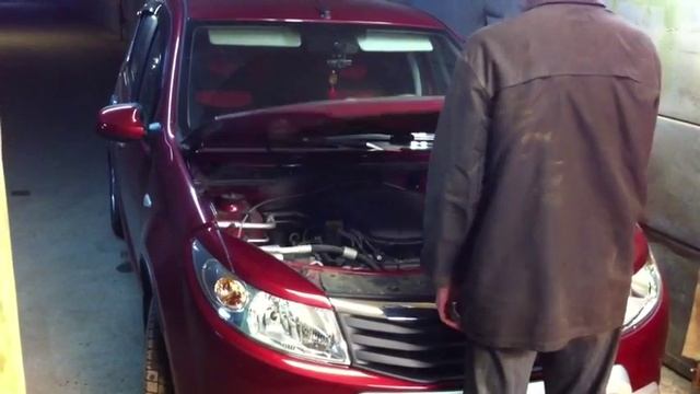 Упор капота Renault Sandero смотреть онлайн